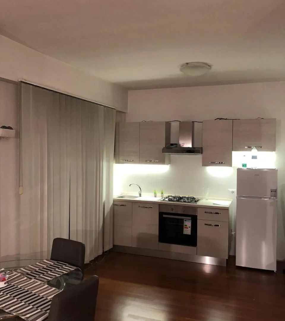 Central Deluxe Apartment Милан