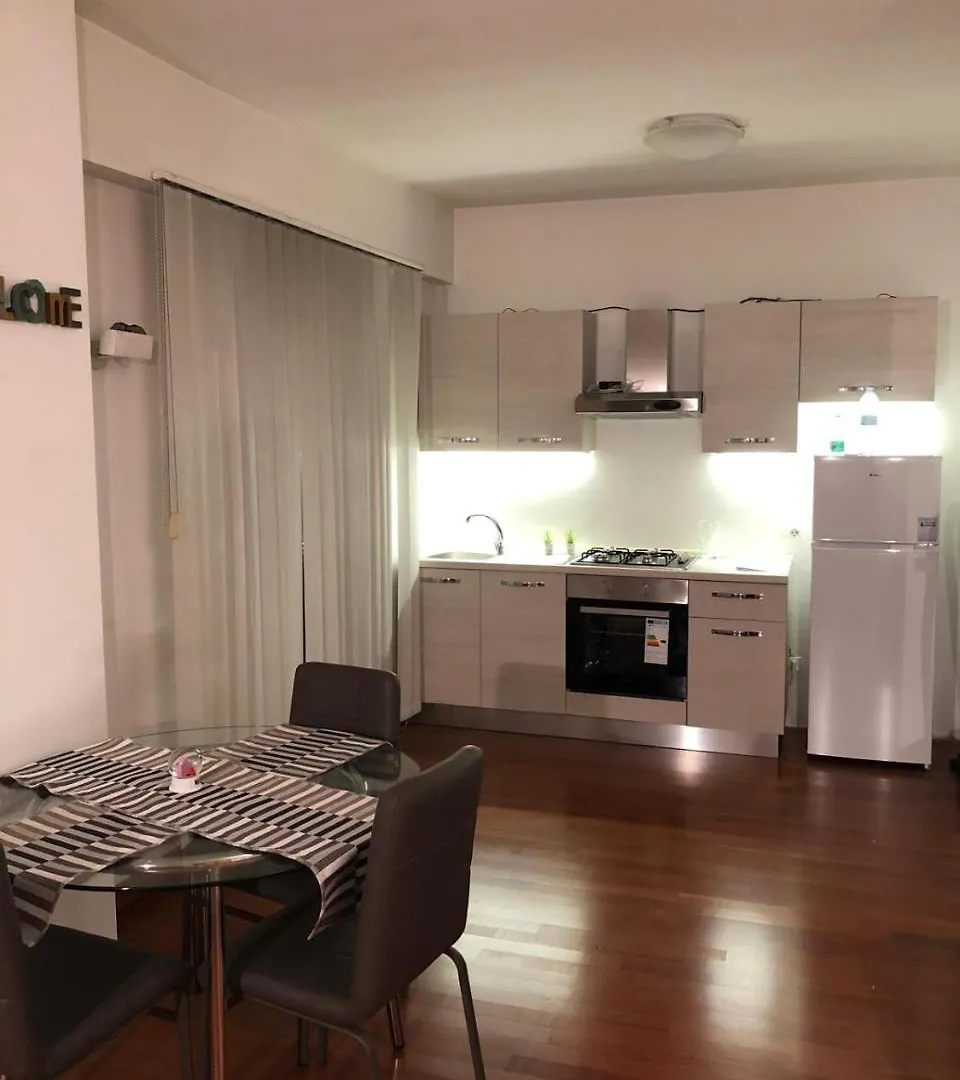 Central Deluxe Apartment Милан