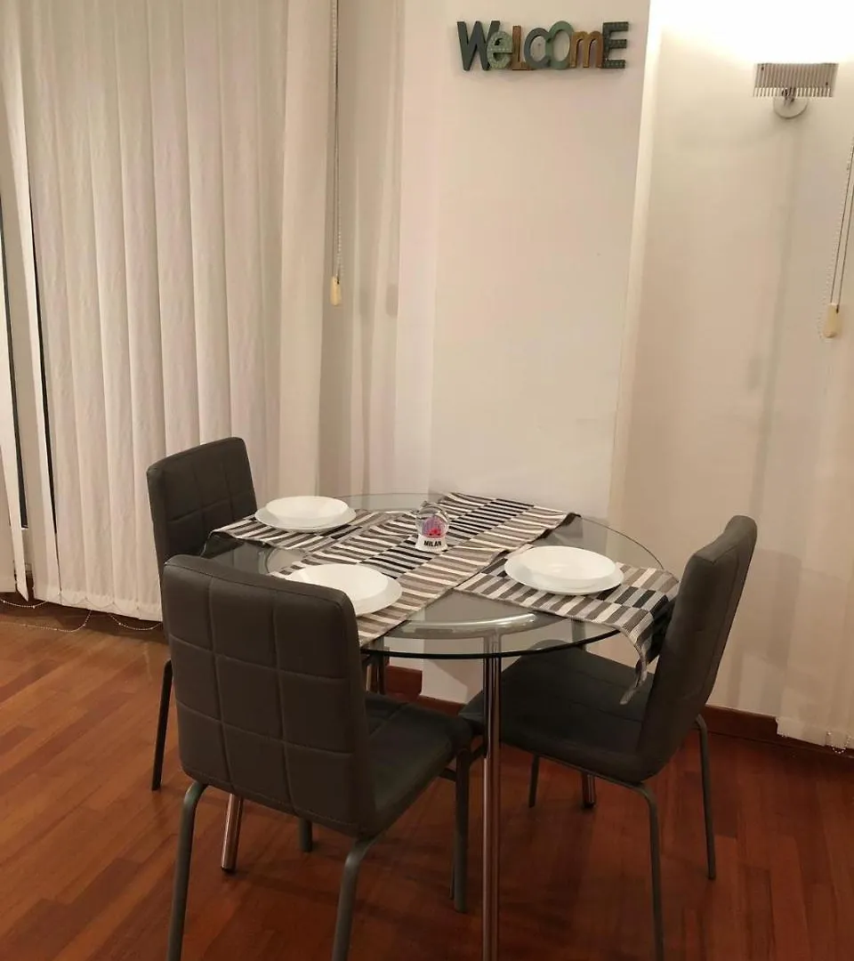 Central Deluxe Apartment Милан