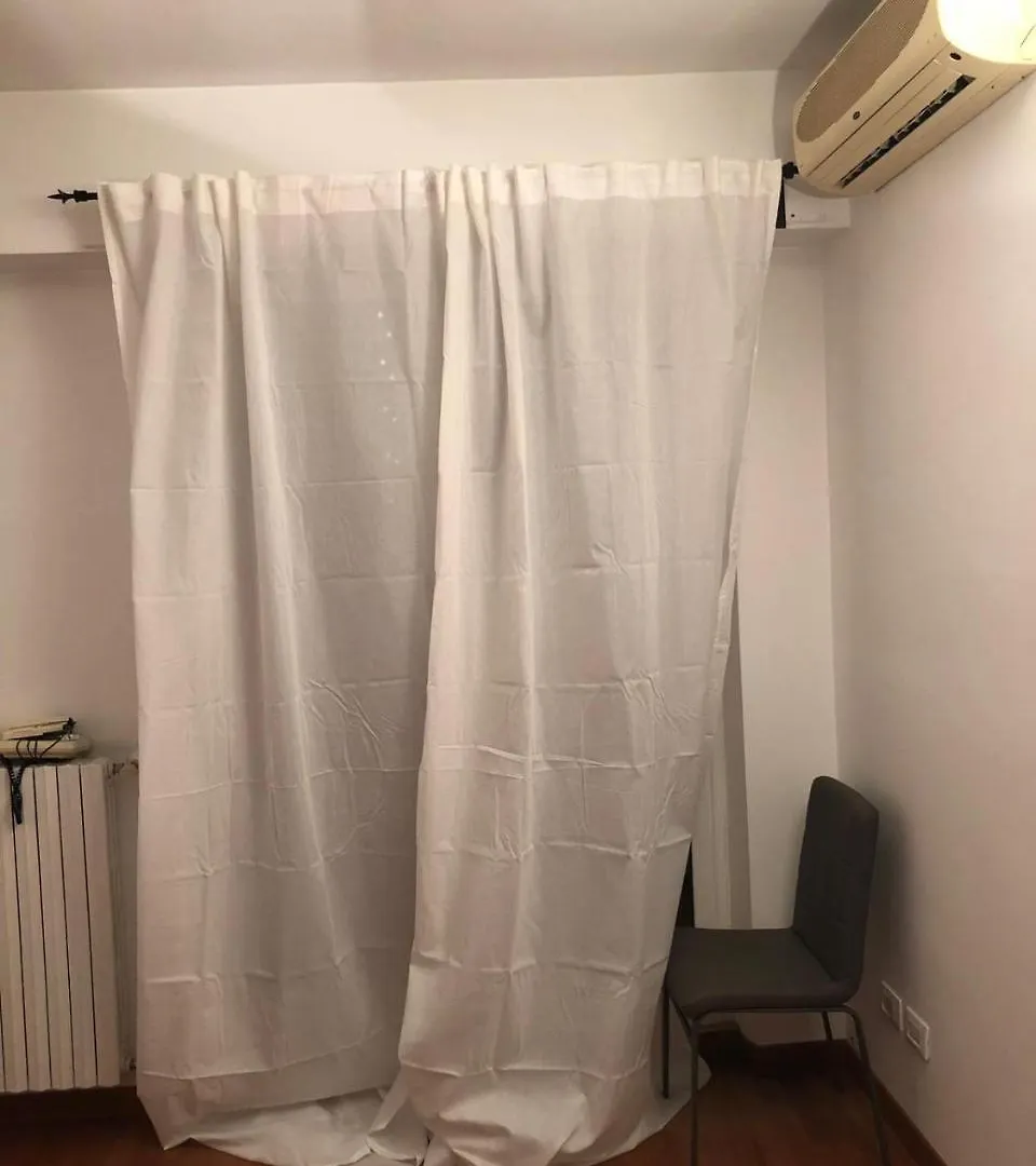Central Deluxe Apartment Милан