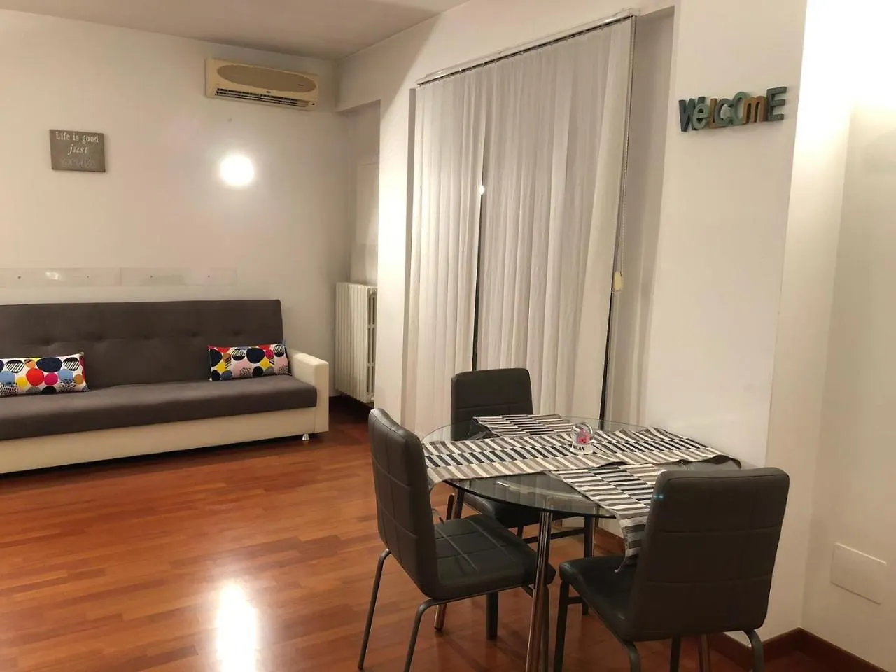Central Deluxe Apartment Милан